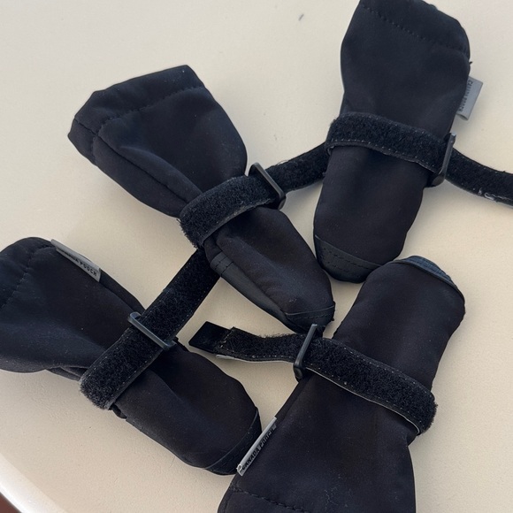 Canada Pooch Black Dog Paw Protectors - Picture 2 of 2